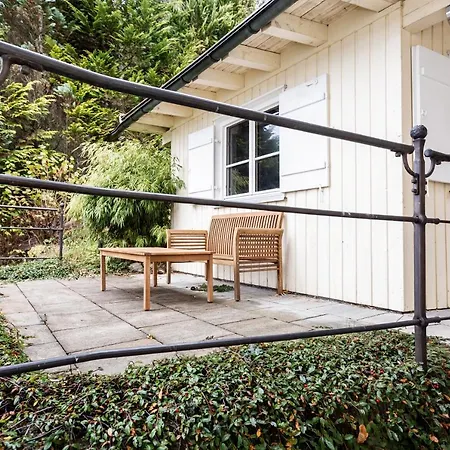 Am First Apartment *